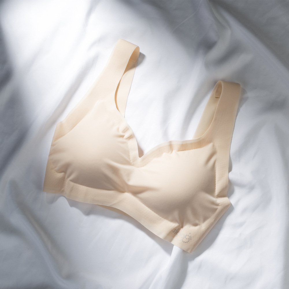 Chaleco de belleza inalámbrico sin costuras de una pieza ultrafino Candy Ice Silk Peace of Mind Candy Girl envuelto en el pecho sujetador para dormir