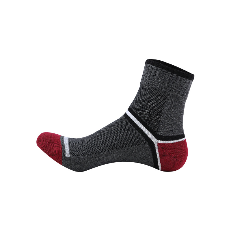 빨간 튜브 양말 한 켤레