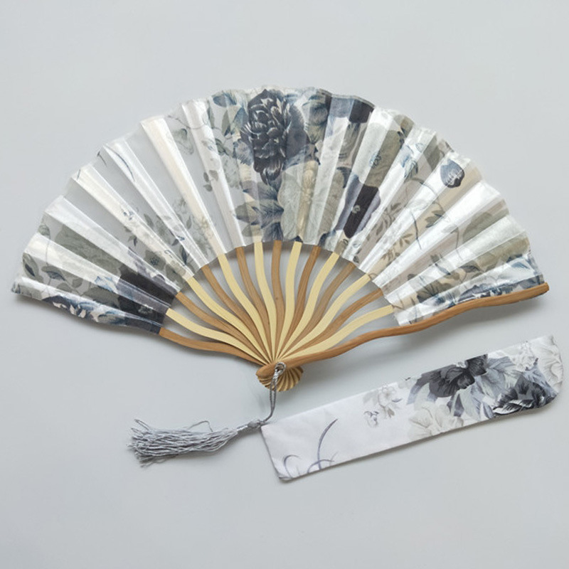 Transfronterizo de satén dragón ventilador más bolsa de ventilador S ventilador de hueso blanco cheongsam rendimiento dama ventilador 15 colores opcionales