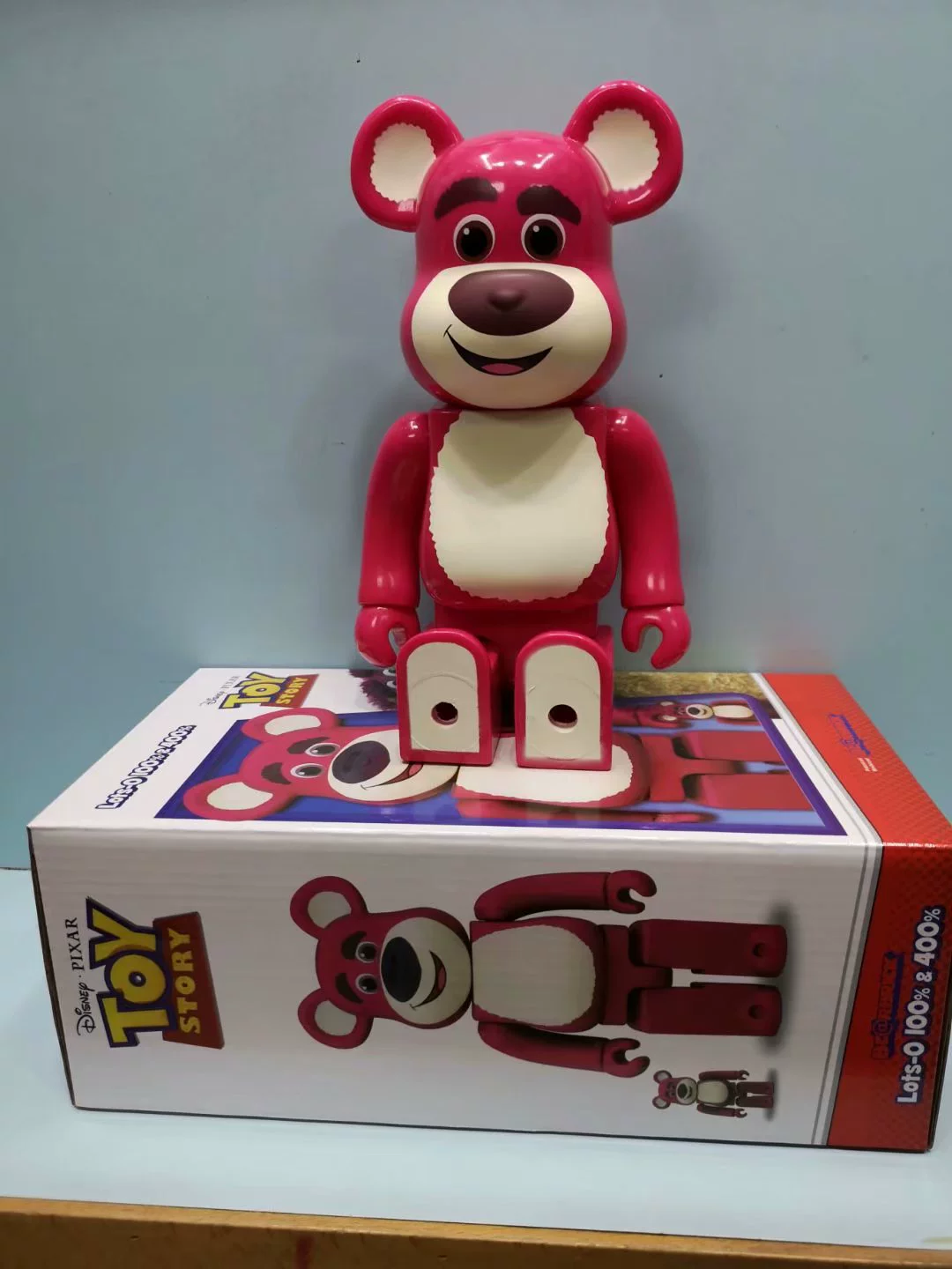 Бурабрикк конструктор? - неверно. Смысл: Bearbrick куклы лепные украшения 400
