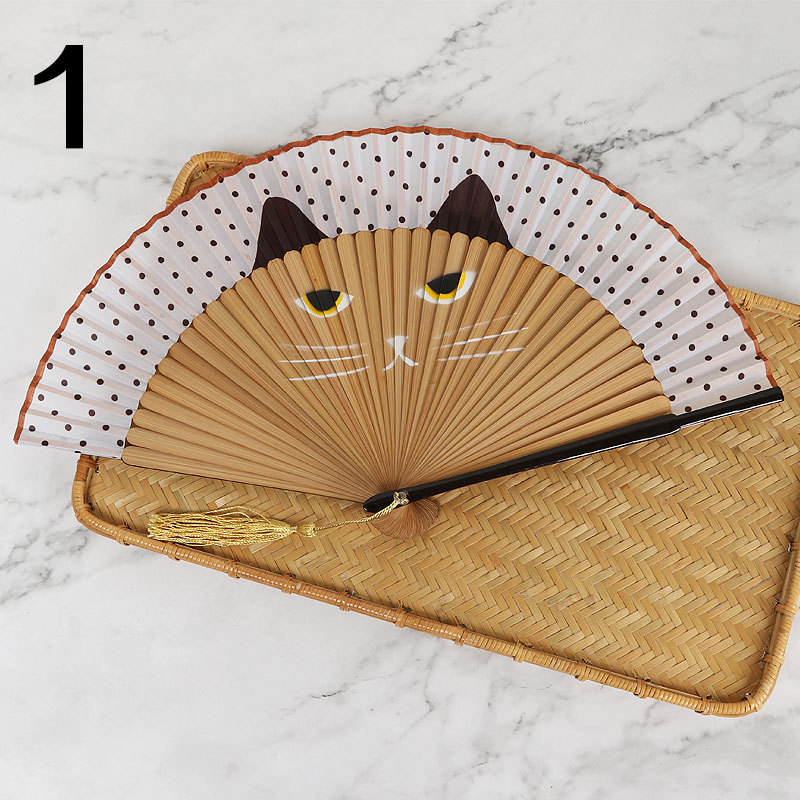 Pintura de estilo japonés ventilador plegable de estilo japonés pintado a mano gato de dibujos animados ventilador de bambú de dibujos animados niños ventilador danza cheongsam ventilador al por mayor