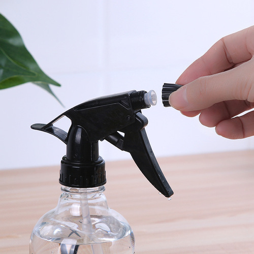 Hairdressing scissors small watering can Household disinfection plastic watering can small scissors hairdressing gardening watering sprinkler watering can wholesale