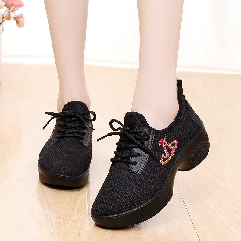 Square dance shoes women's dancing shoes soft bottom old Beijing cloth shoes fashion black casual sneaker factory direct sales Square dance shoes women's dancing shoes soft bottom old Beijing cloth shoes fashion black casual sneaker factory direct sales