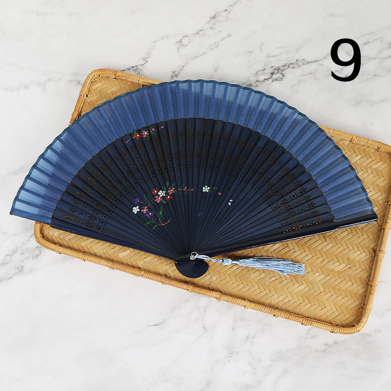 Ventilador de hanfu al por mayor pulido nuevo ventilador de tela de seda pintado a mano Ventilador plegable de estilo chino al por mayor de fábrica estilo antiguo