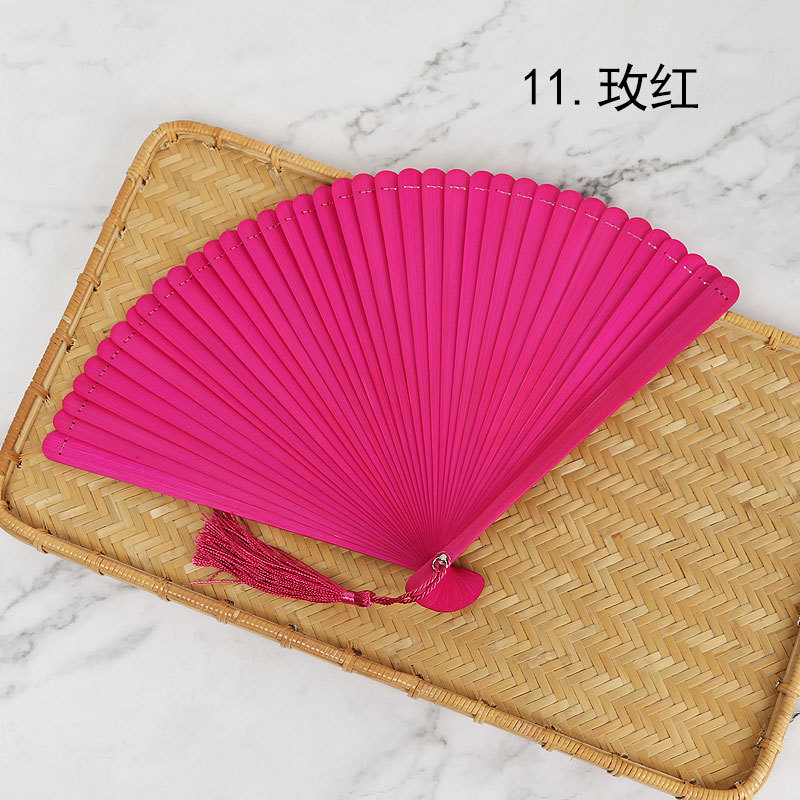 Estilo chino tallado hueco-hacia fuera de bambú ventilador de estilo japonés plegable ventilador portátil de estilo antiguo de las mujeres al por mayor ventilador de la danza