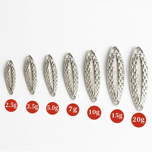 Large heavy weight long-distance lure hard bait fake bait luminous leech sequin bait bass cocked mouth feather hook zinc alloy material