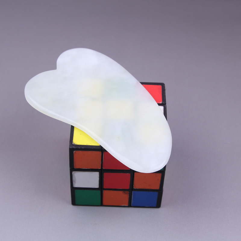 厂家常年供应 岫玉牛角刮痧板 给挑选 天然玉刮痧片