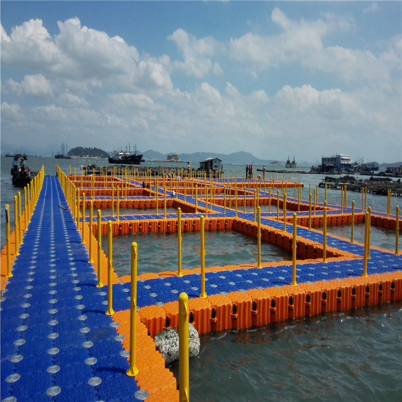 码头大凹槽，适配游船泊位、摩托艇停靠，塑料浮筒配件赠送