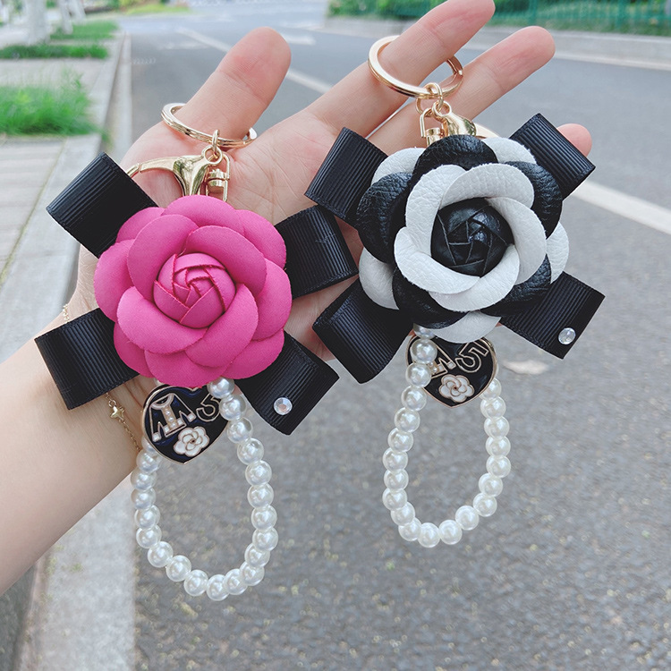 Moda nuevo arco Camelia llavero creativo perla cadena pu cuero Rosa colgante Accesorios image 4