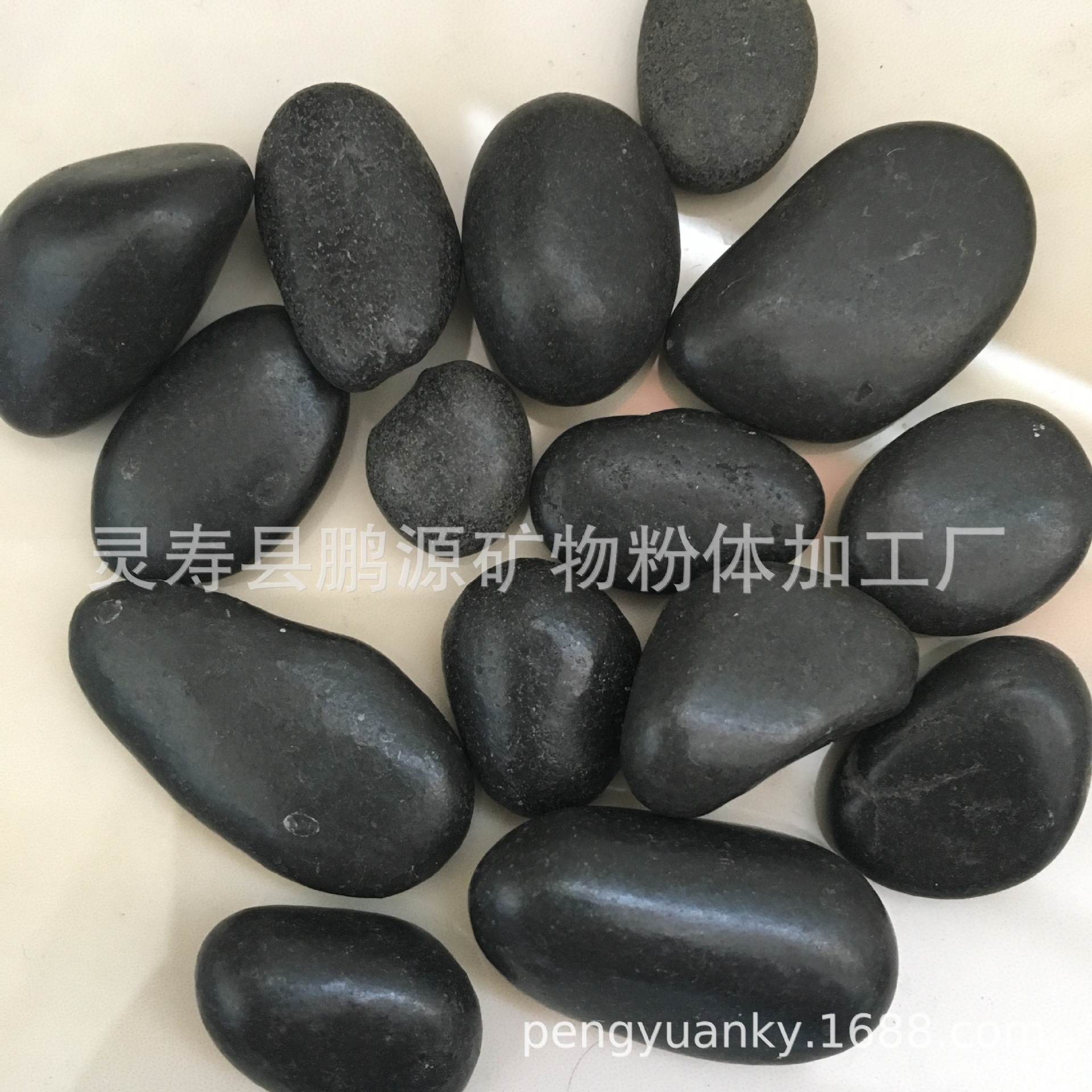 批发供应园艺黑色雨花石 花街铺地鱼缸造景用五彩雨花石