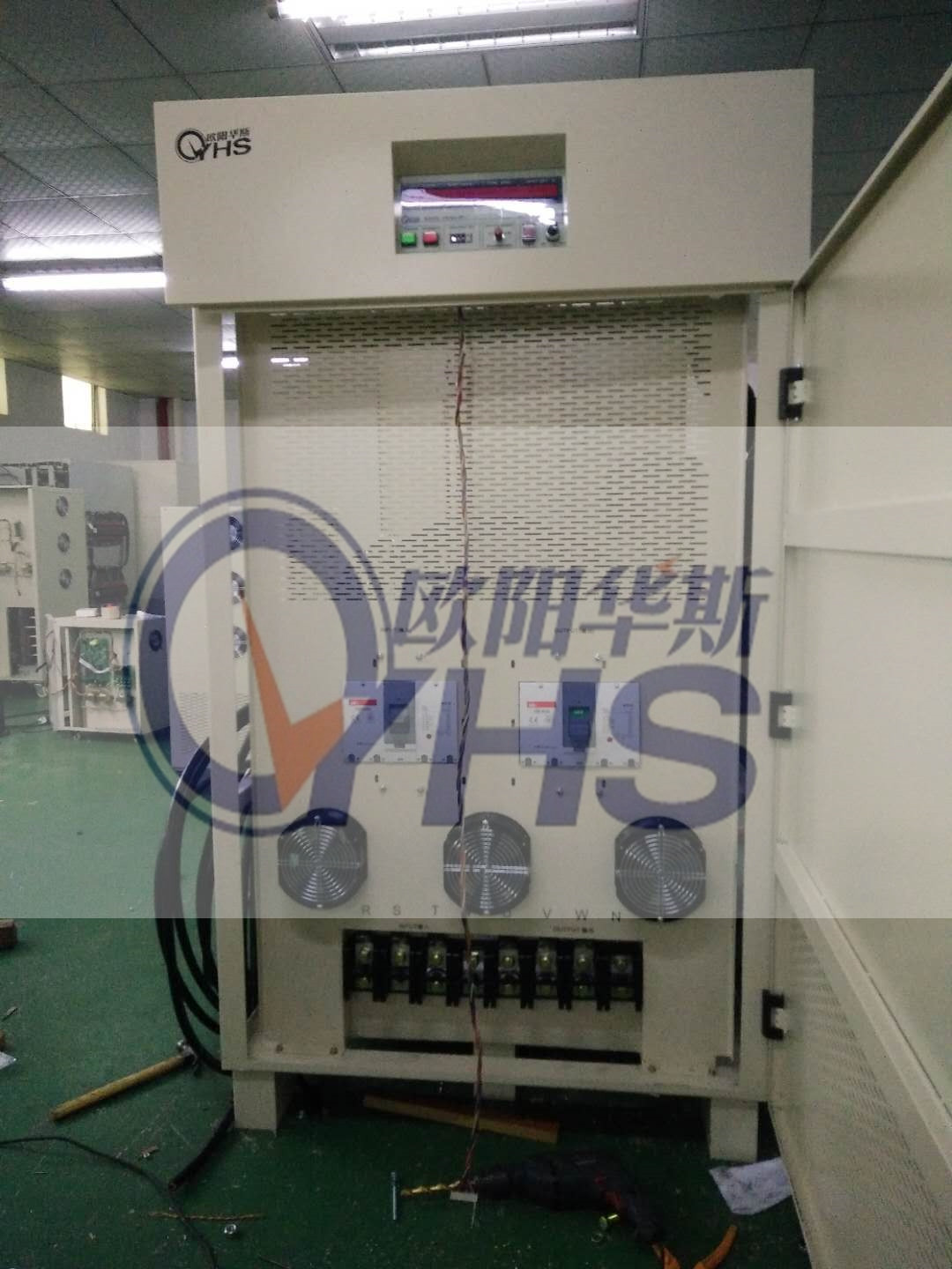 ����400KVA��Ƶ��Դ��װ�ֳ����ڲ��ṹ��ŷ����˹��Ƶ��Դ