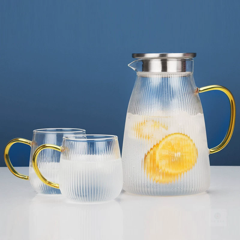 With a forged pattern glass teapot, high quality set