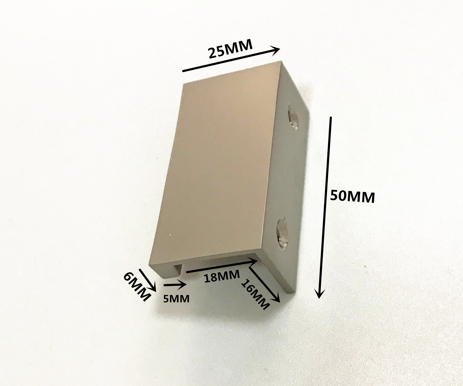 供应拉手 抽屉拉手 锌合金拉手  扁平拉手 L型拉手 家具五金配件