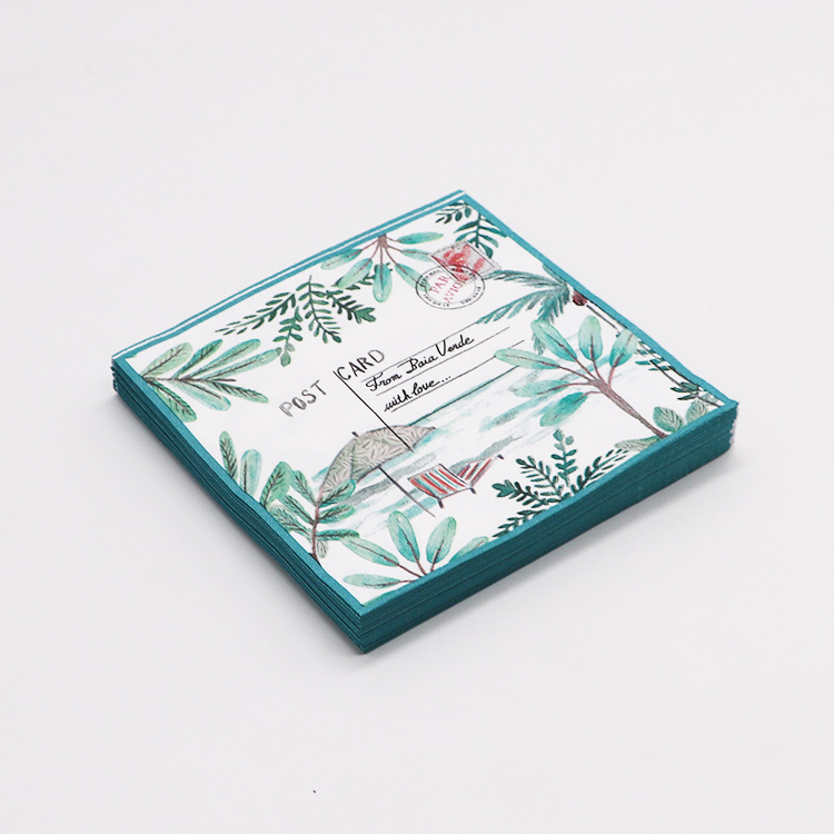 Le fabricant personnalise la production de serviettes en papier imprimées avec un motif de cocotier en bord de mer