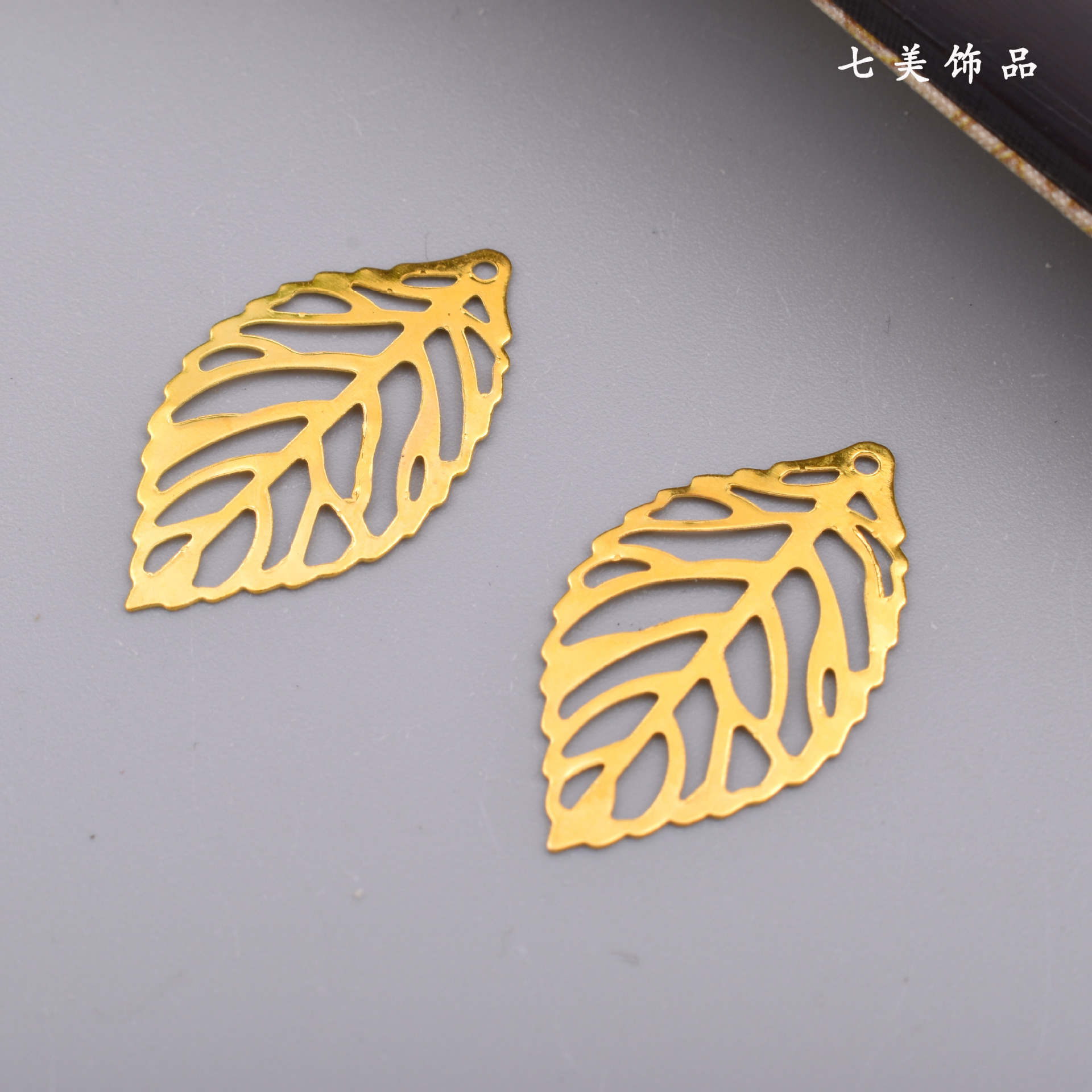 DIY accesorios para el cabello material hojas huecas metal flor pieza nupcial tocado accesorios multi-especificación accesorios antiguos oro y plata