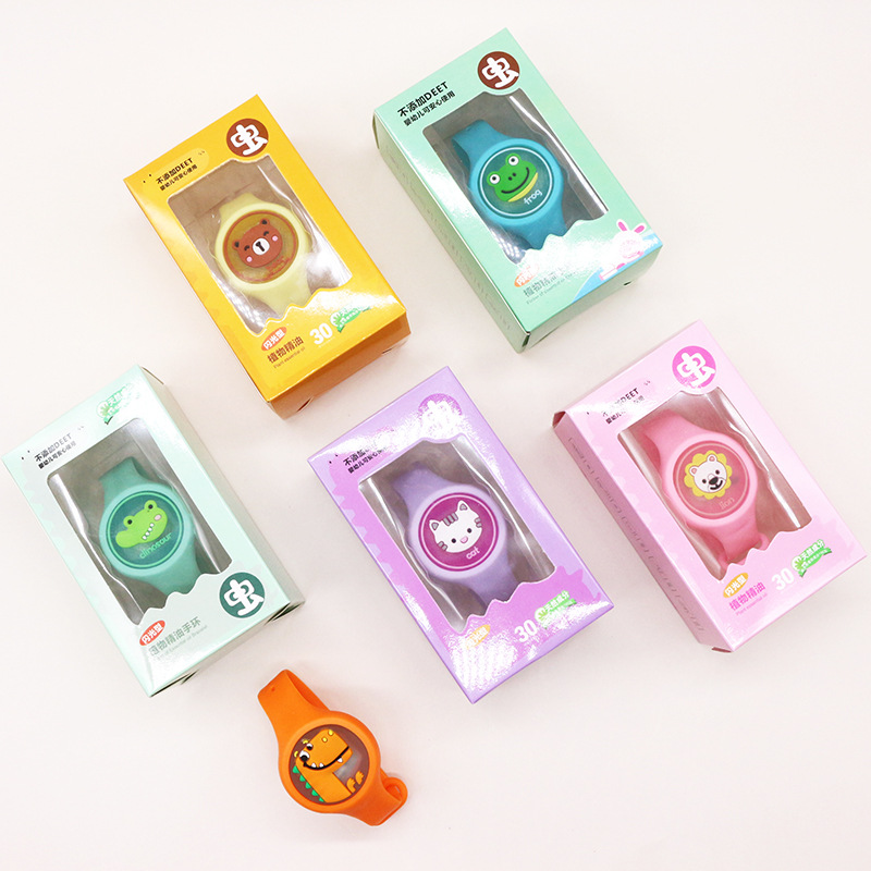 Ventas calientes luminosas para niños relojes de aceite esencial de plantas estudiantes pulseras de aceite esencial de plantas mercado nocturno pequeños juguetes al por mayor