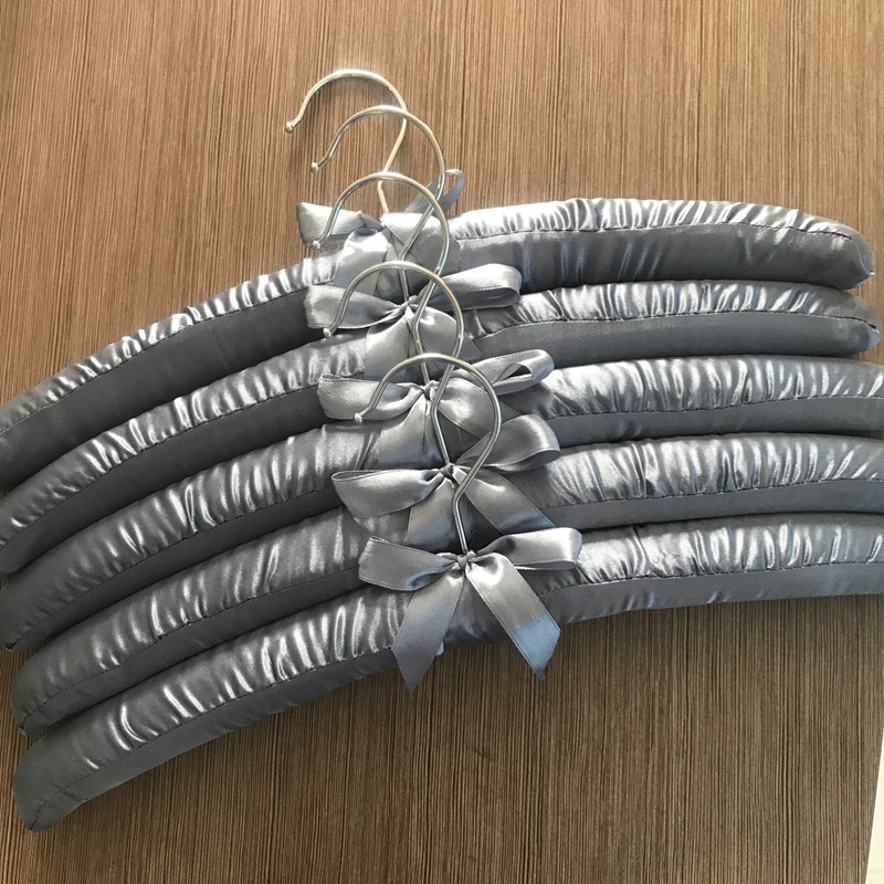 Percha de tela de seda tela percha esponja percha Home Hotel ropa suspensión fábrica al por mayor