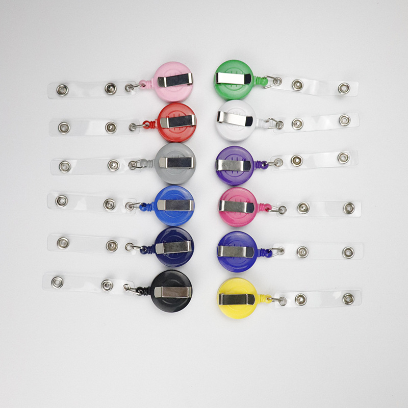 Office Easy-pull hebilla insignia certificado Easy-pull caja de tarjeta personalizada insignia cordón cara sonriente hebilla telescópica control de acceso 12 colores
