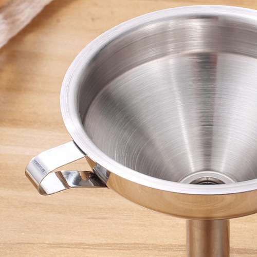304 stainless steel thickened household mini funnel kitchen tapered small oil leak wine leak round tube funnel with handle wholesale