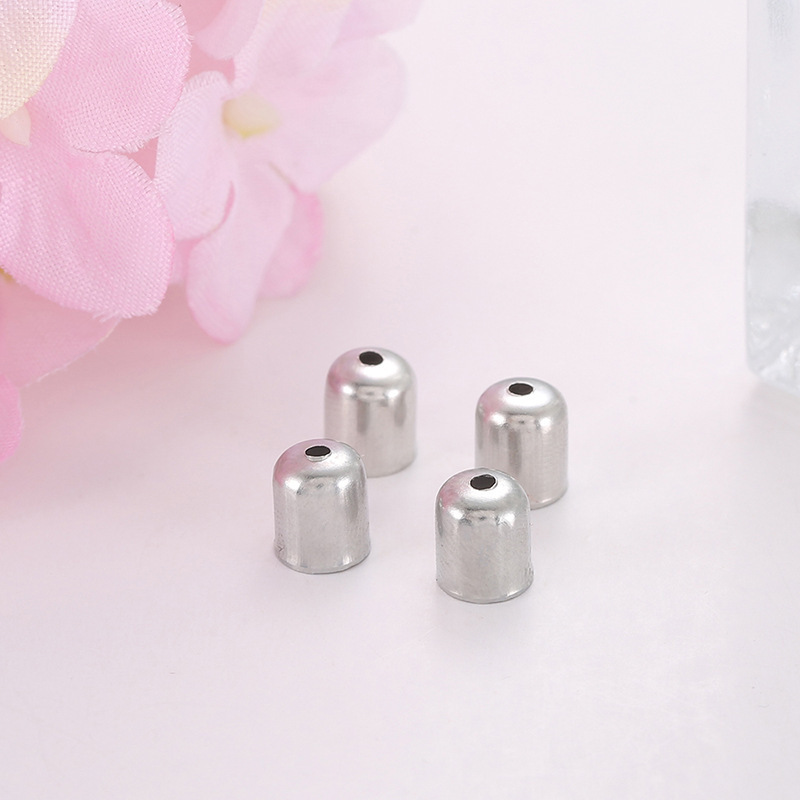 Glossy accessory with tassels