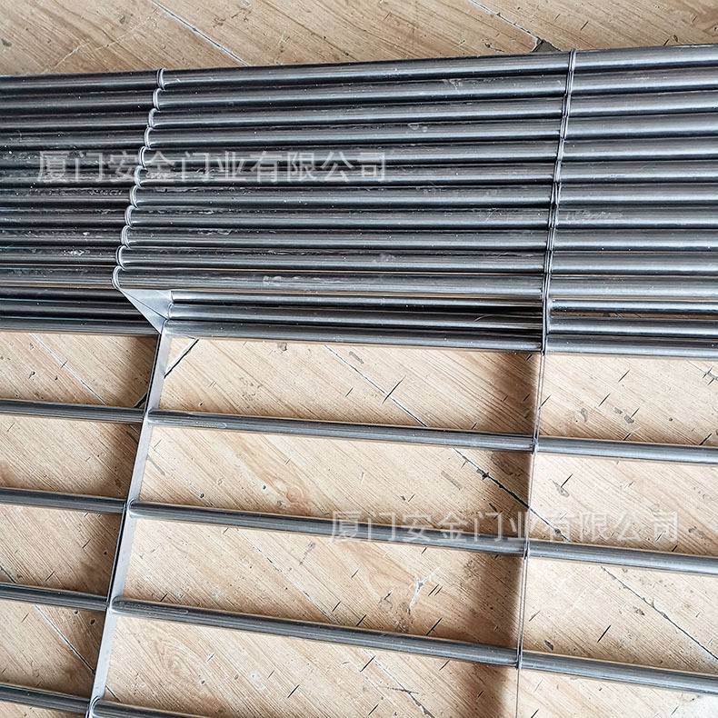 Stainless steel connecting door, grid rolling door, 304 material rolling gate, factory direct sales, large factory raw materials