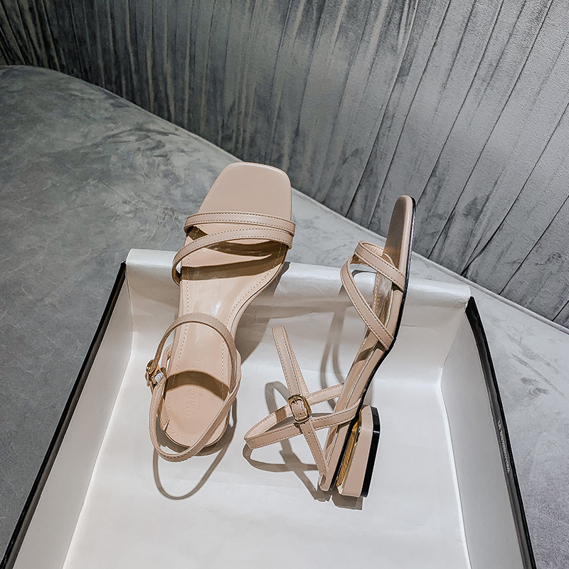 55961-8 Sandalias de mujer con una sola tira, estilo hada, tacón medio, tacón grueso, nuevo estilo de verano 2025, zapatos de mujer de talla grande 41 a 43