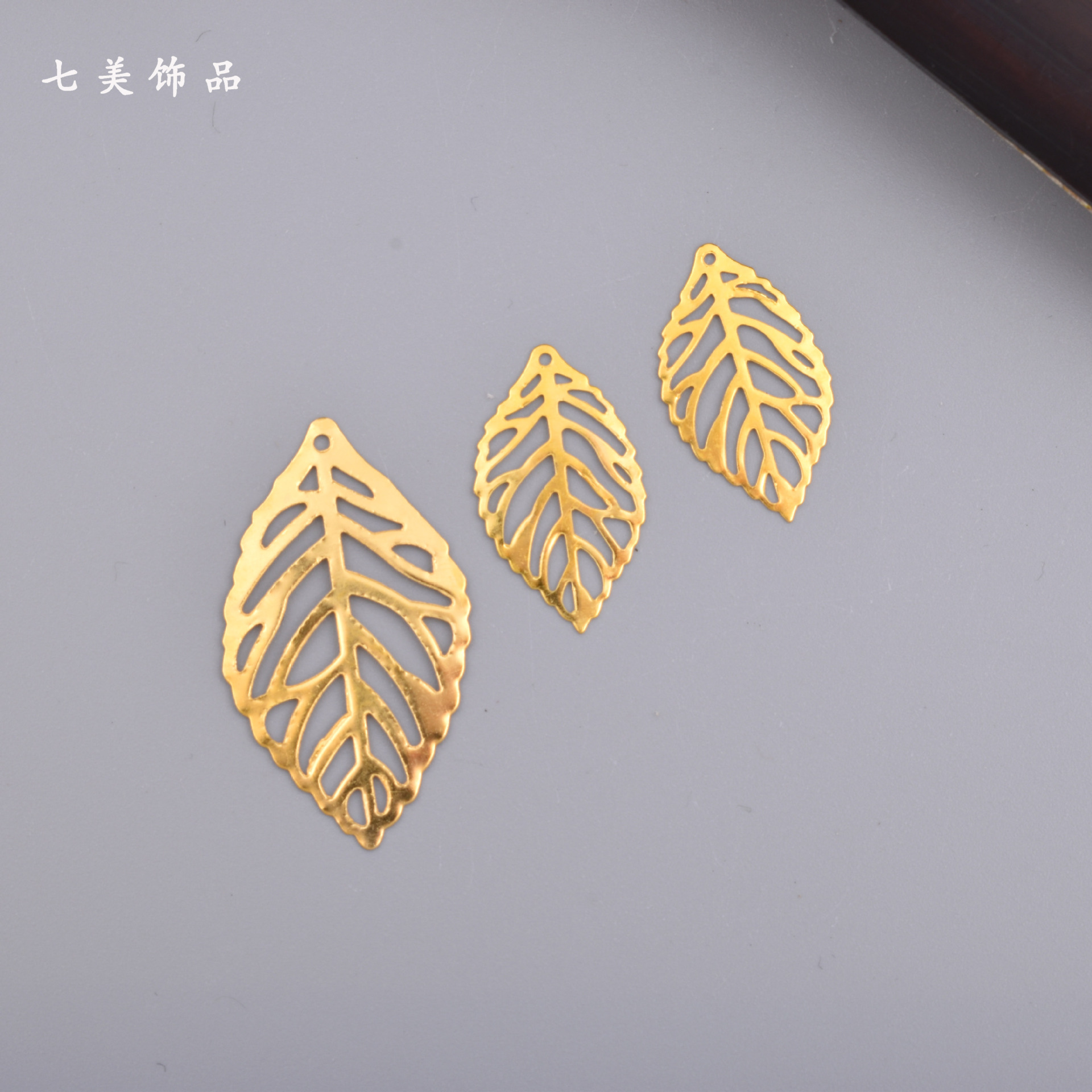 DIY accesorios para el cabello material hojas huecas metal flor pieza nupcial tocado accesorios multi-especificación accesorios antiguos oro y plata