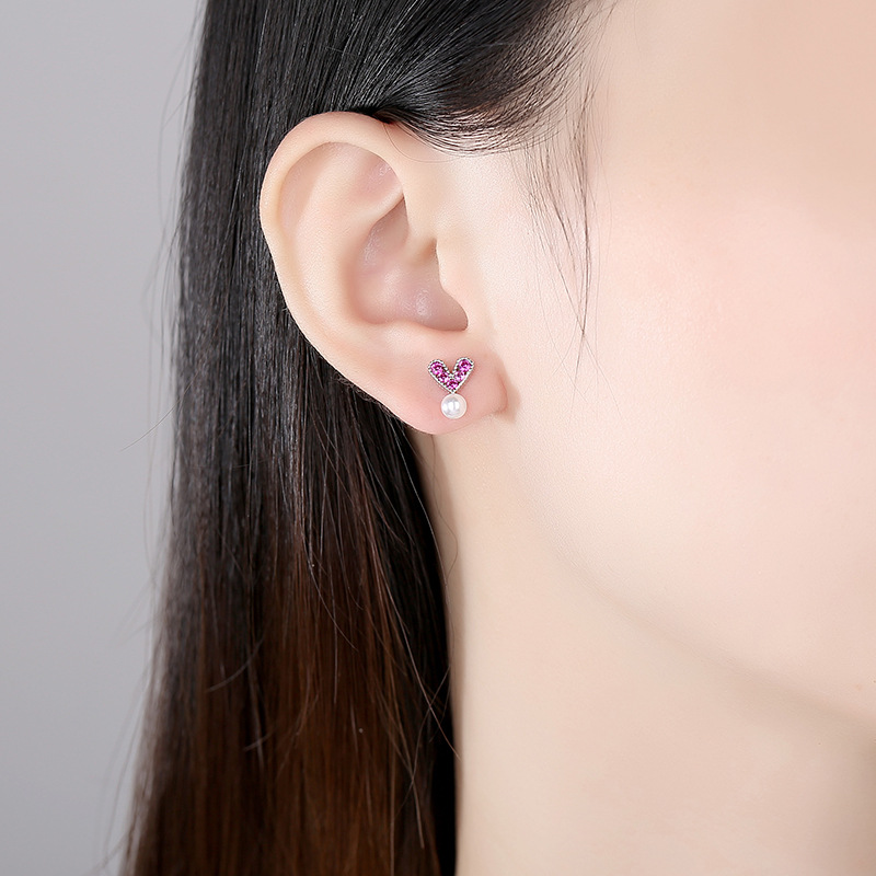 Pendientes de perlas en forma de corazón de plata esterlina S925 pendientes simétricos de mujer pendientes incrustados en diamantes elegantes pendientes de cristal simples japoneses y coreanos