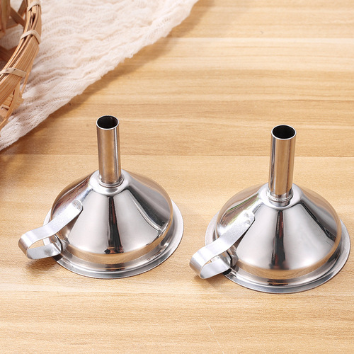 304 stainless steel thickened household mini funnel kitchen tapered small oil leak wine leak round tube funnel with handle wholesale