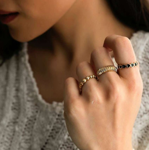 Black Peach Heart Geometric Index Finger Ring Women's ins Trendy Cold Style Fashion Personalized Titanium Steel Gold-plated Internet Celebrity Jewelry