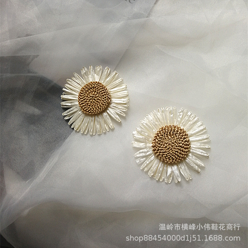 2020热款夏季拖鞋花拉菲草编制工艺太阳花鞋花菊花饰品直销批发