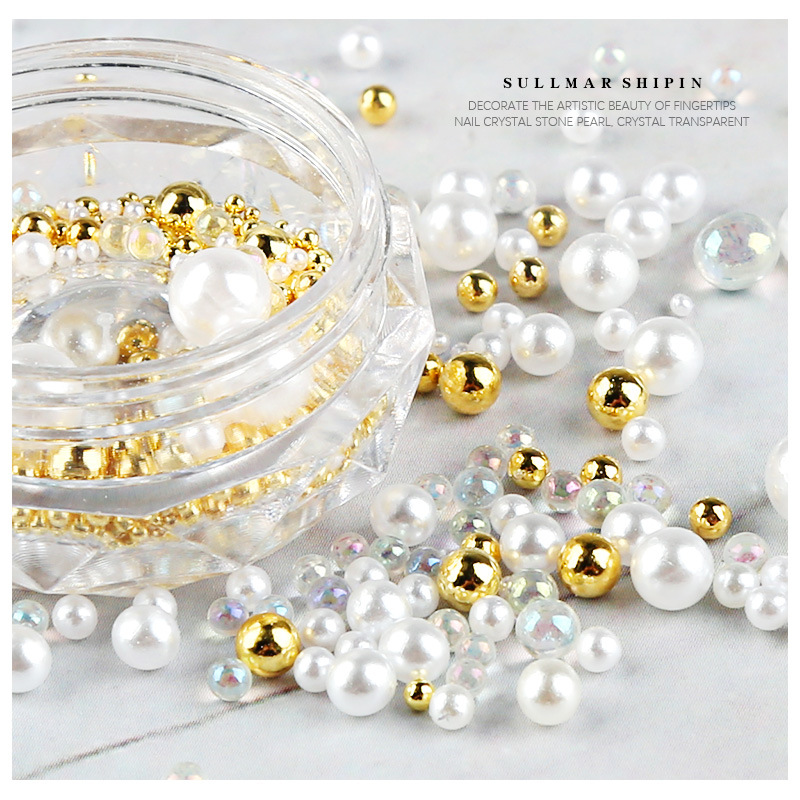 バレエ靴のネイルアートに丸い真珠のアクセサリーがついています。