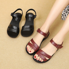 媽媽涼鞋女款夏季平底中年防滑軟底老人老太太舒適中老年奶奶真皮