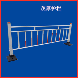 �����o���R·���е��������o�ڽ�ͨ��ײ��ʾ���������·�o��