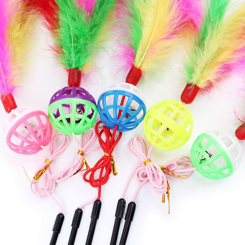 Fábrica al por mayor pluma de colores plástico Bell Ball divertido gato palo pluma cuerda elástica palo gato jugando divertido gato suministros Juguetes