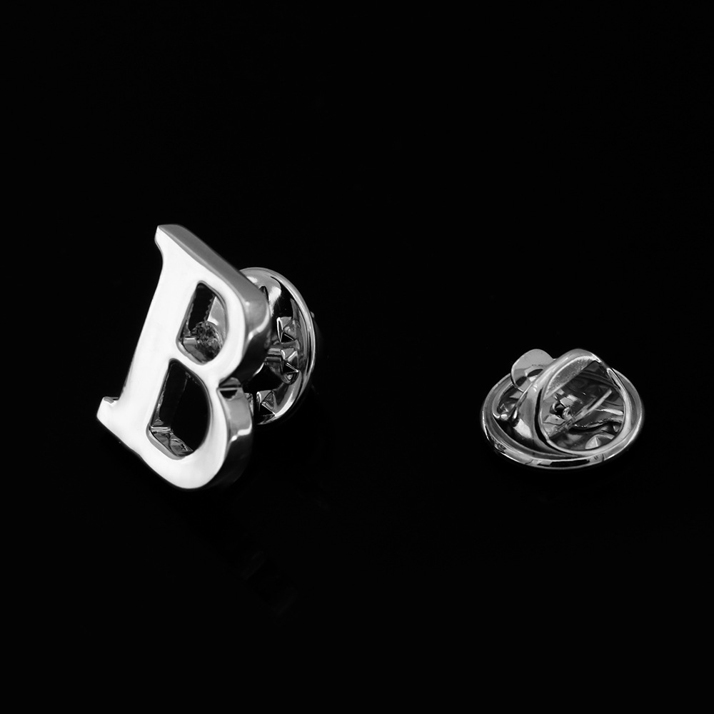 [Cobre puro de doble capa de galvanoplastia sin inventario] Joyería de los hombres de moda 26 letras broche collar pin insignia al por mayor