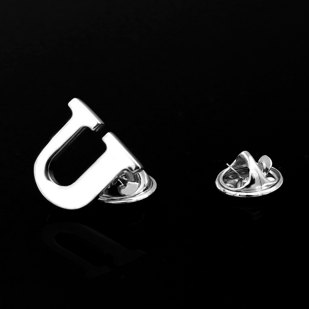 [Cobre puro de doble capa de galvanoplastia sin inventario] Joyería de los hombres de moda 26 letras broche collar pin insignia al por mayor