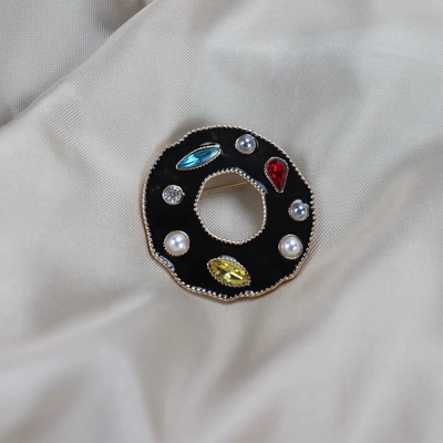 pearl brooch corsage, Yaxa sancaqları