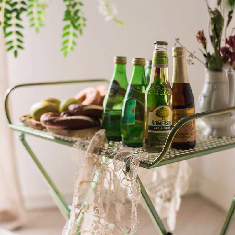 Vintage green iron foldable table and chairs outdoor side table indoor floral arrangement workbench decorative green plants artificial flowers coffee table