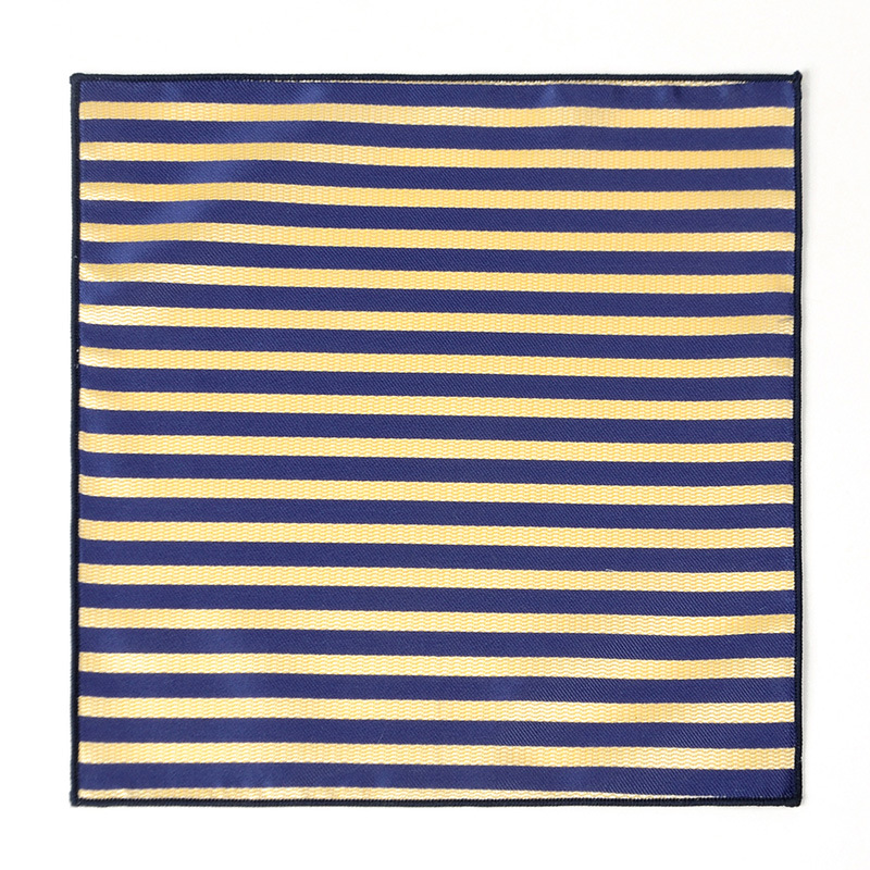 Corbata de hombre bufanda cuadrada pequeña al por mayor moda coreana de todo fósforo tendencia retro bordado patrón traje bufanda de bolsillo