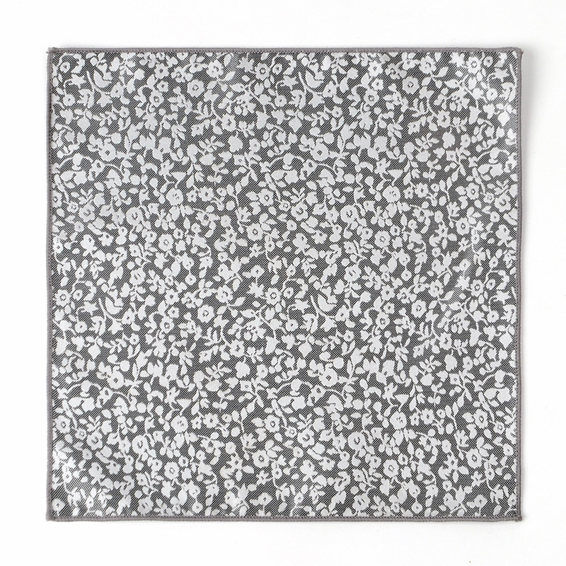 Corbata de hombre bufanda cuadrada pequeña al por mayor moda coreana de todo fósforo tendencia retro bordado patrón traje bufanda de bolsillo