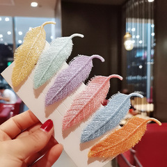 Trendy new design leaf & feather hair clips for girls, BB-style bang clips, sparkly micro-hairpins, and headwear&mdash;wholesale available.