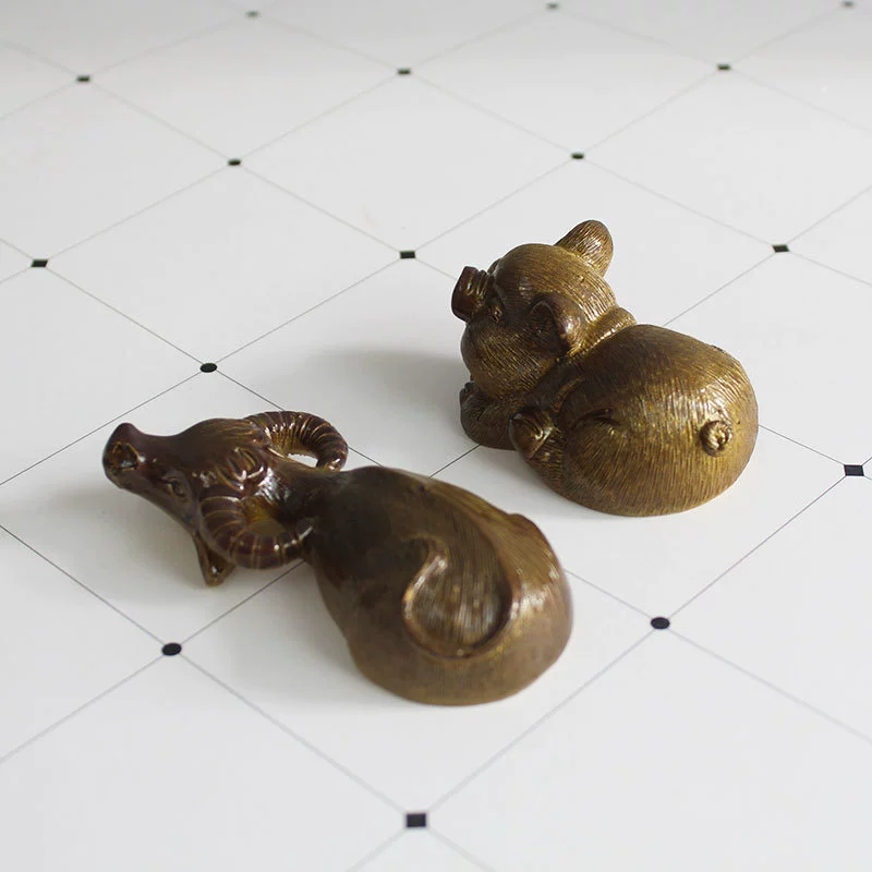 Меняющая Цвет Смола чай украшение для домашних животных поворот буйвола Qiankun Золотой скот золотая свинья Золотая жаба маленькая скульптура меняющая цвет чай домашнее животное цельная доставка