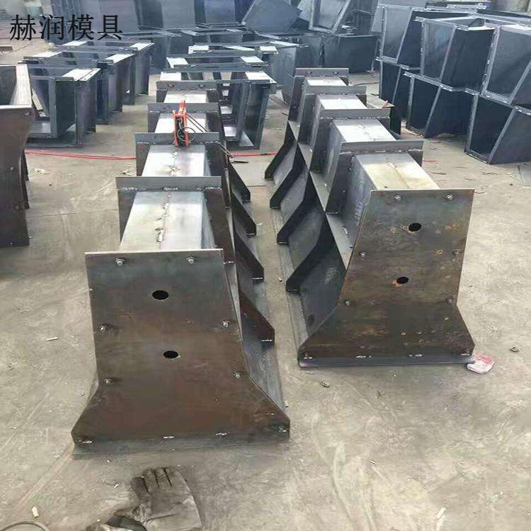赫润供应水泥隔离墩模具公路防撞护栏水泥护栏隔离墩钢模具