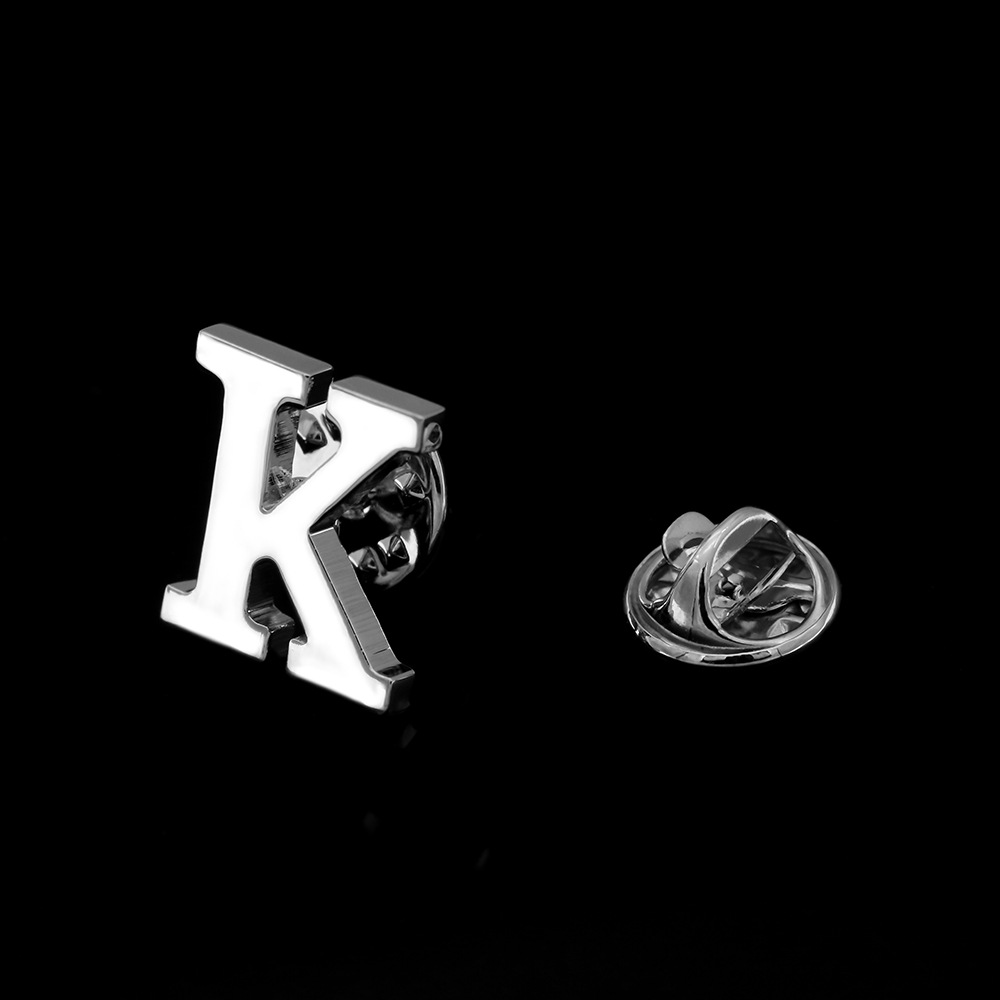 [Cobre puro de doble capa de galvanoplastia sin inventario] Joyería de los hombres de moda 26 letras broche collar pin insignia al por mayor