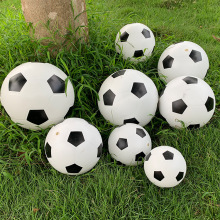 pvc充气儿童足球幼儿园宝宝玩具拍拍球练习训练迷你黑白足球