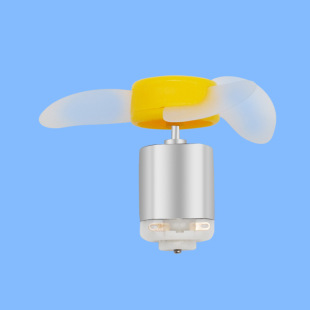 Three -leaf transparent slurry DIY homemade fan toy accessories 130 small motor soft propeller propeller three -leaf transparency
