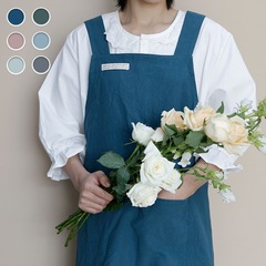 A large-sized, literary and fresh, Korean-style blouses with shoulder straps, solid color, large pockets, slits, home use, flower shop workwear with aprons.