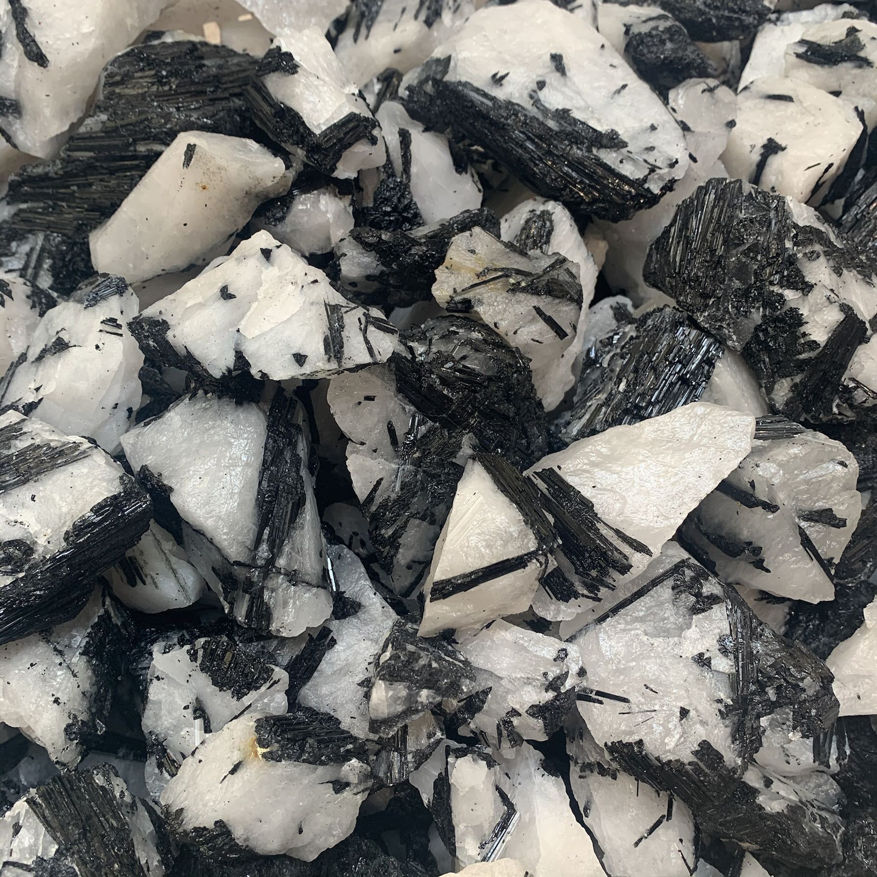 Organic tourmaline quartz natural ore