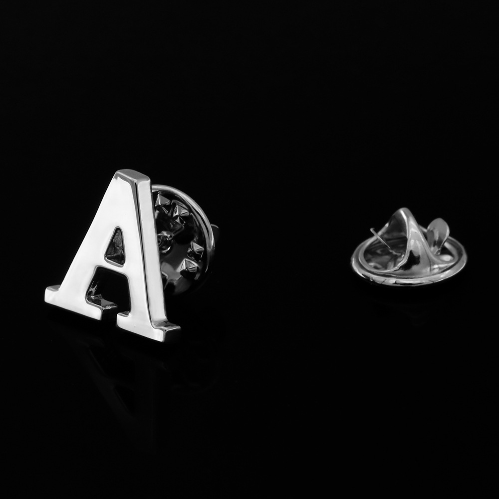 [Cobre puro de doble capa de galvanoplastia sin inventario] Joyería de los hombres de moda 26 letras broche collar pin insignia al por mayor